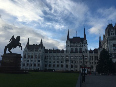 caballo+parlamento+budapest